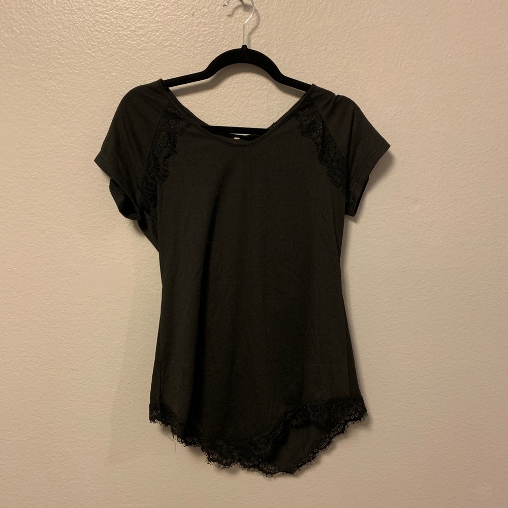 Lacy handkerchief hem shirt